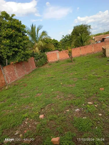 VENDE-SE UM TERRENO 10/30