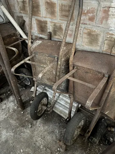 3 Carros de mão por 500 super forte p construção-obra