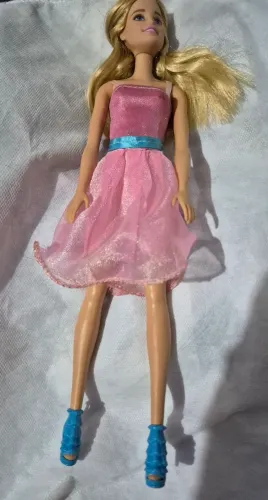 Boneca Barbie basica (usada) cx B68