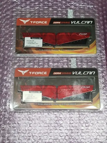 Memórias DDR4 T-Force 16GN (2X8)