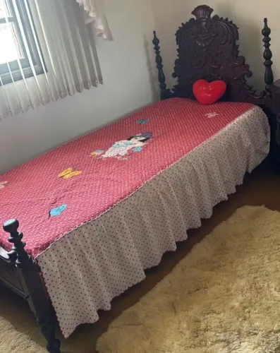 Conjunto de Quarto Vintage em Madeira Maciça - Entalhado Artesanalmente