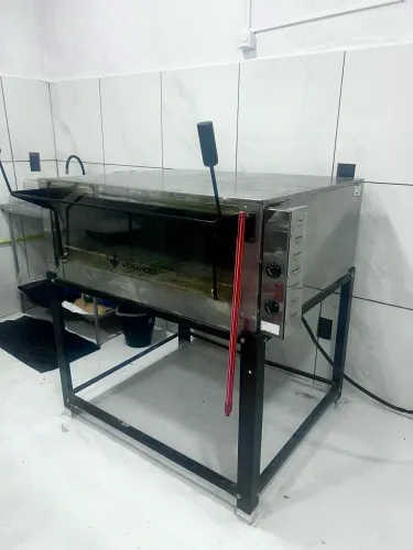 FORNO LASTRO EM EXELENTE ESTADO