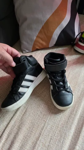 Tenis Adidas original infantil 31
