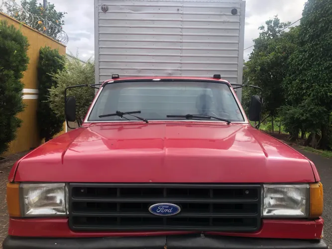 Ford F4000 Vermelha