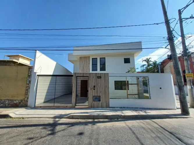 Casa em Planalto com 95 m² , 3 quarto(s) , 1 suíte(s) , 3 vaga(s)