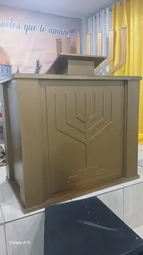 Púlpito de madeira 100%MDF, LAQUEADO, BOM ESTADO , Altura03M ( 1 METRO E 03 CENTÍMETROS),