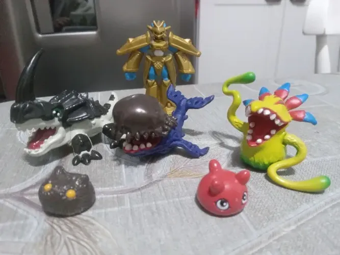 60 REAIS CADA - Bonecos do Japão - Miniatura Digimon Veggiemon Whamon Magnamon Botamon