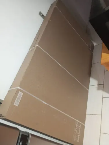 Vendo tv 75 polegadas lacrada na caixa com nota fiscal tudo certinho