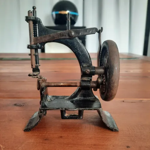 Miniatura de Máquina de costura Antiga
