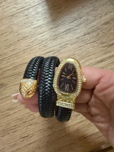 Relógio preto com dourado cobra