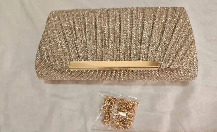 Bolsa de mão para festa na cor champanhe
