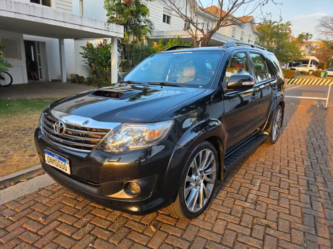 Toyota Hilux SW4 SRV D4-d 4X4 3.0 TDI Dies. AUT 2013