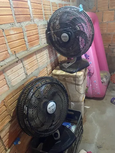 Dois ventilador mundial usado