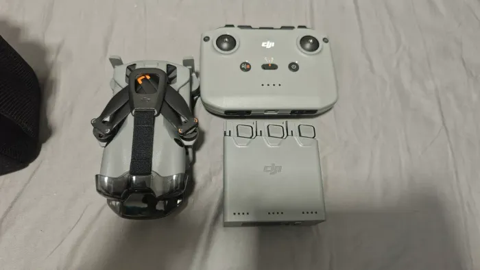 DJI mini 5 pro, 3 baterias com hub de carregador e controle sem tela