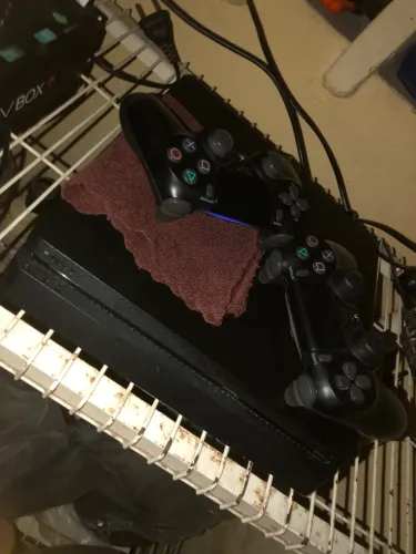Ps4 pra venda com conta junto precisando do dinheiro oportunidade boa