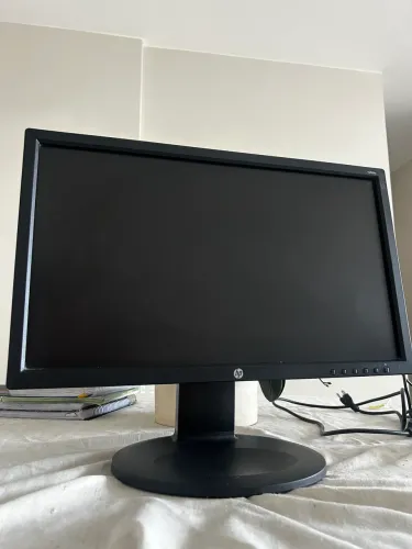 Monitor HP 20? LED E2011P - VGA + CABO DE ENERGIA
