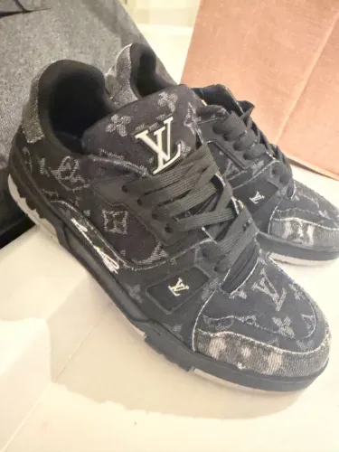 Tênis Louis Vuitton Preto jeans masculino pouco uso! Excelente estado!