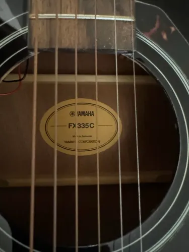 Violão Elétrico e Acústico Yamaha FX335C em perfeito estado