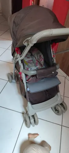 Carrinho de bebê marca Galzerano