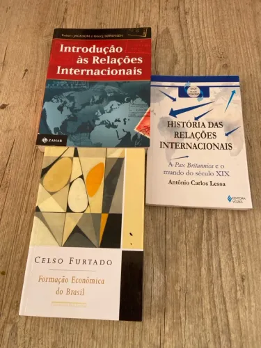 Livros de Economia e Relações Internacionais 