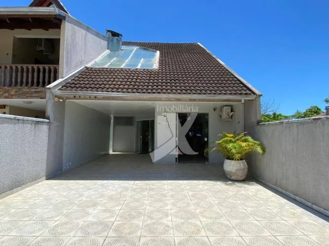 Casa com piscina e 4 dorm.( sendo que 1 é suíte) para alugar, 160 m² por R$ 1.350,00/dia -