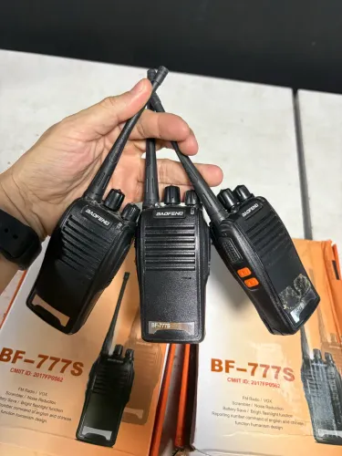 04 uni Rádio Baofeng