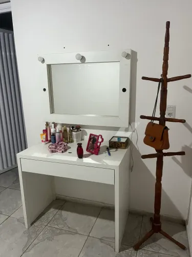 Vendo linda penteadeira , motivo da venda estou de mudança