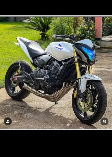 O cano Atala 3 polegadas aço inox Hornet 2014