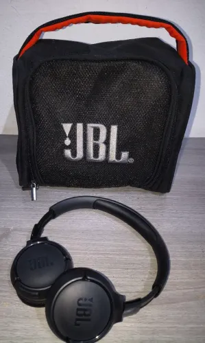 Fone de ouvido JBL Tune 510BT Preto BT Pure Bass c/ Microfone + Bolsa térmica JBL 