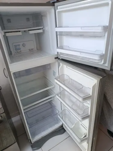 Geladeira Eletrolux FrostFree inox