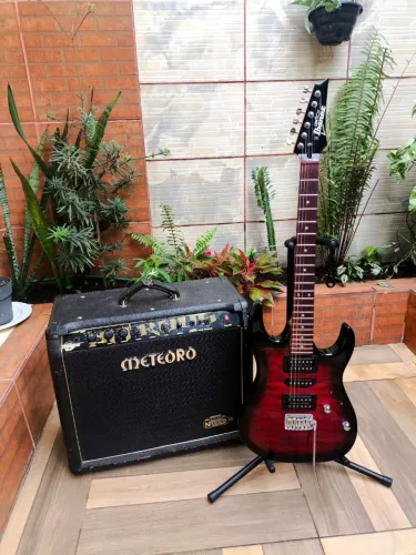 KIT GUITARRA IBANEZ GRX70 + AMPLIFICADOR METEORO NITROUS 210GS 100W RMS