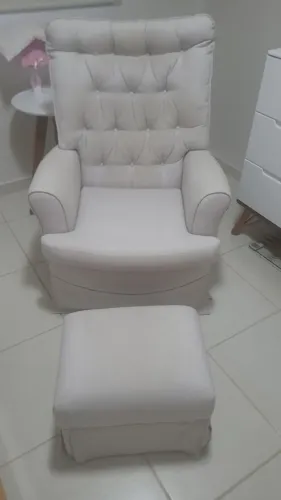 POLTRONA DE AMAMENTAÇÃO GAIA + PUFF 