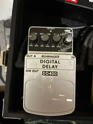 Pedal Behringer DD400 Digital Delay