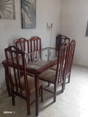 Vendo mesa de madeira colonial.