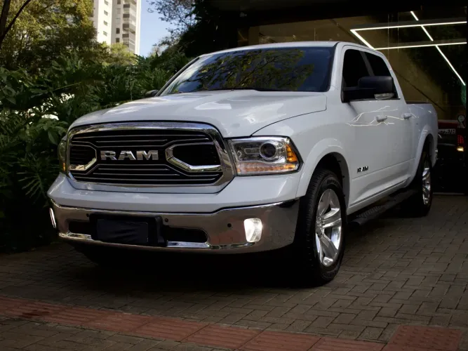 Ram Classic Laramie 5.7 V8 16V Gasolina 4X4 Aut. 2023
