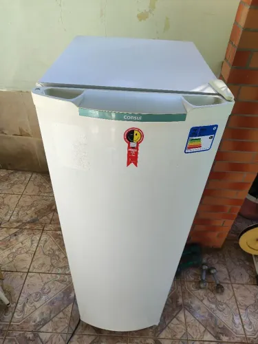 Geladeira Consul bem conservado.