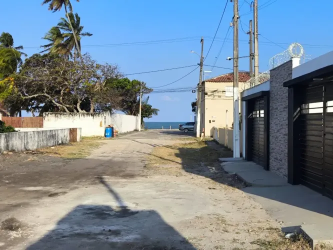 Casa de Praia à Venda em Ponta de Pedras, Goiana/PE 3 Quartos, Suíte, Piscina e a 30m do