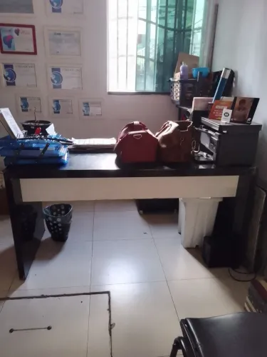 Vendo mesa para escritório em madeira