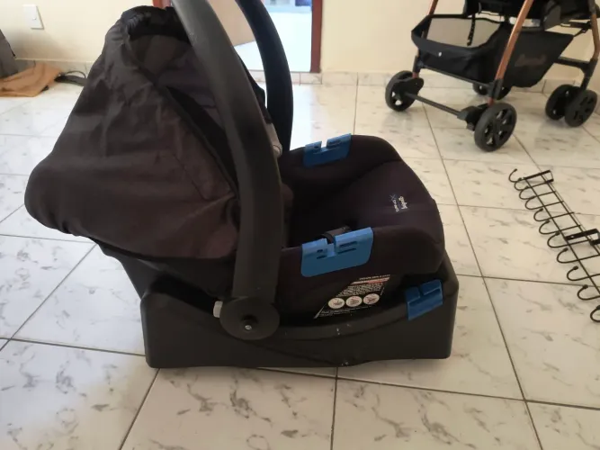 Bebê Conforto Burigotto Touring X + Base (usado em ótimo estado de conservação)