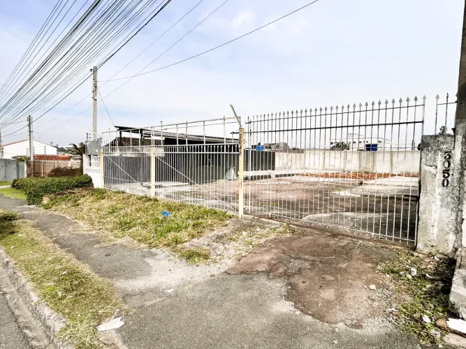 Rua Luiz França. Terreno com 14m de frente, 308m2, rua comercial.