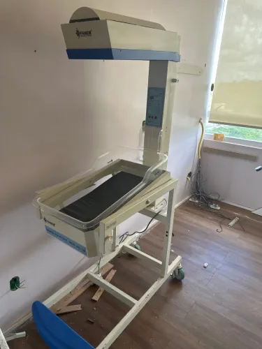 Berço aquecido hospitalar neonatal