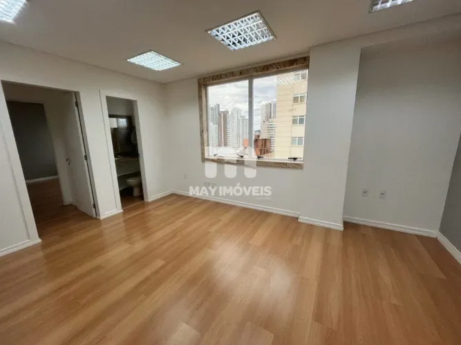 Sala comercial para locação com 40m² no Centro de Itajaí