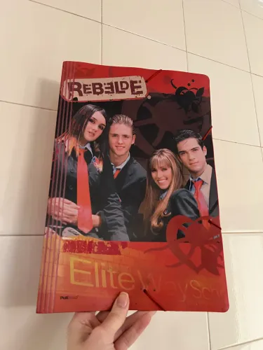 Pasta oficial RBD REBELDE