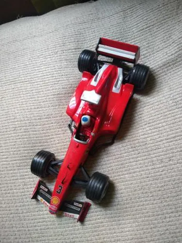 Miniatura Ferrari F1 2000 Schumacher Campeão escala 1:24 nova/zero