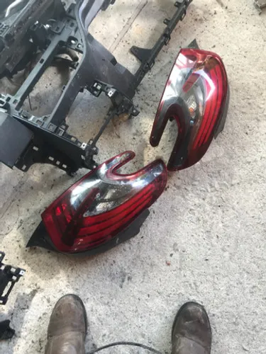 Lanterna traseira Peugeot 208