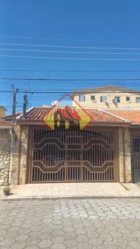 Casa de 03 dormitórios em Condomínio!