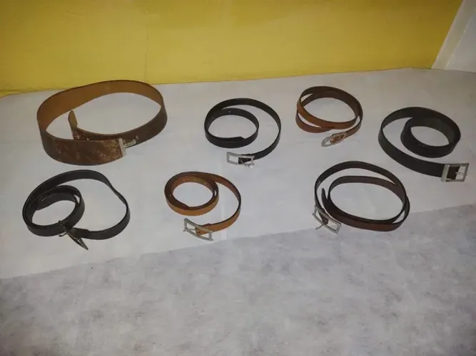 Cintos femininos, diversos modelos, bom estado.