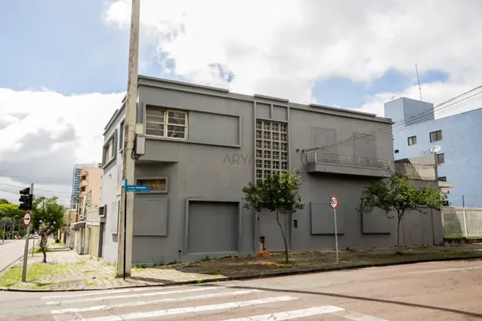 Casa comercial no Alto da XV - ARYA 1