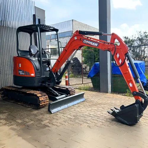 Mini Escavadeira Doosan DX27Z - Ano 2013 revisada com garantia14