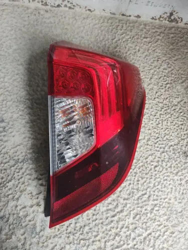 Lanterna Honda wr-v com LED lado direito passageiro original excelente estado